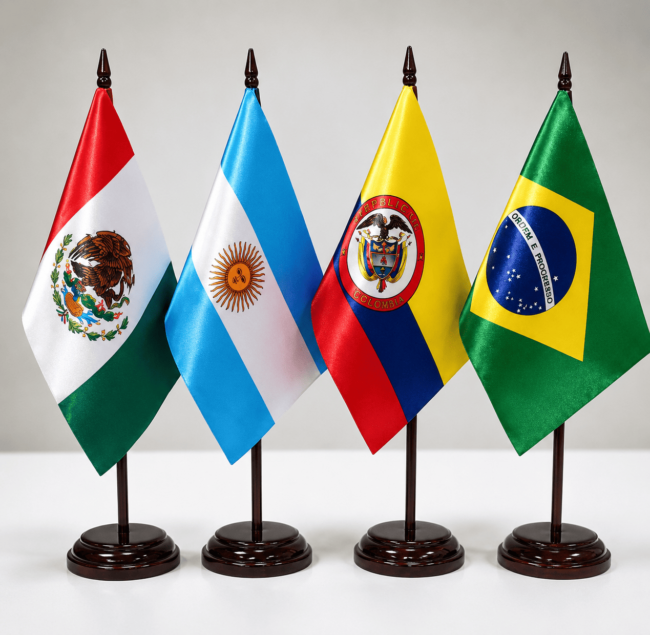 Banderas latinoamericanas en miniatura